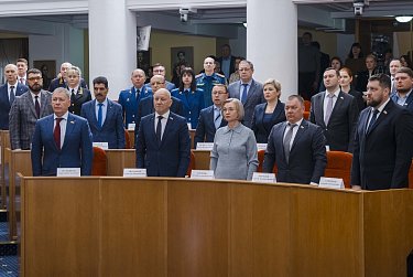 Евгений Солнцев впервые отчитался перед депутатами Заксобрания